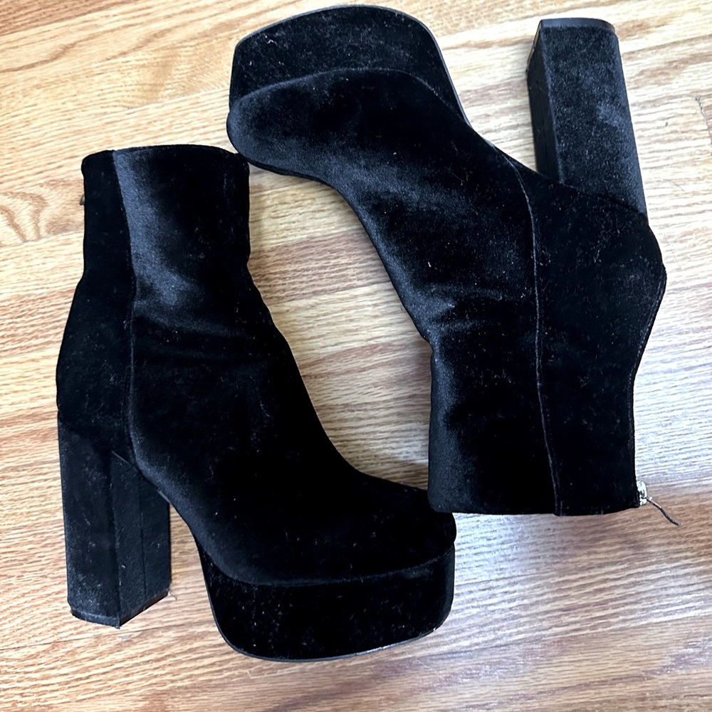Misguided Velvet Platform Boots. Size 9.